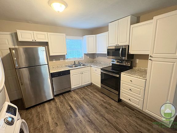 3rd image of 10 Stag St #2