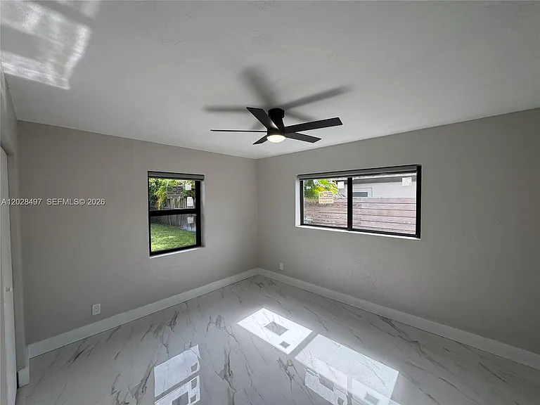 919 NE 4th Ct — Photo 18