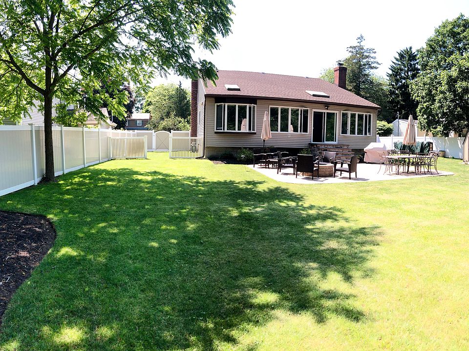 2nd image of 53 Van Bomel Blvd