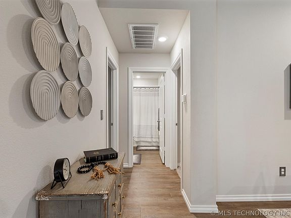 5th image of 6423 Goldenrod Ln