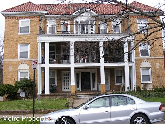 3rd image of 3426 W Grace St APT 04