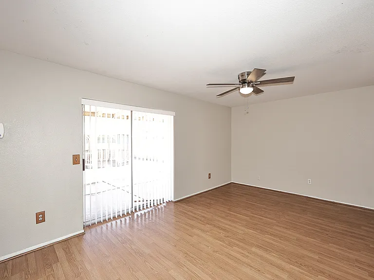 8935 W Windsor Ave — Photo 15