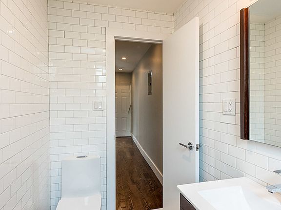 5th image of 126 Melrose St APT 2R