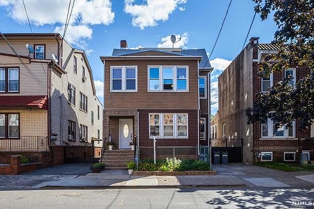 1st image of 445 N 12th St #447