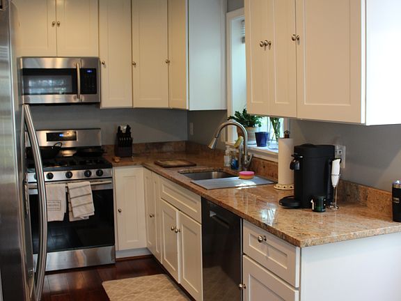 5th image of 2700 Arlington Blvd #2