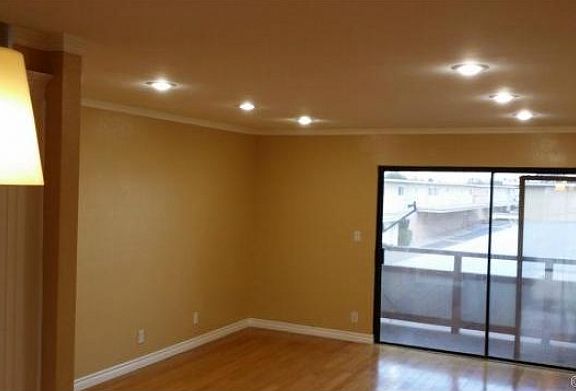 5th image of 946 W 220th St Unit 220