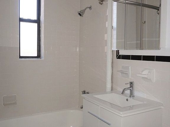 4th image of 711 Ocean Ave #D7