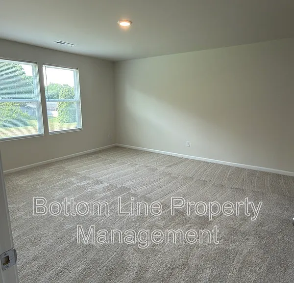 1035 Pepper Ln — Photo 6