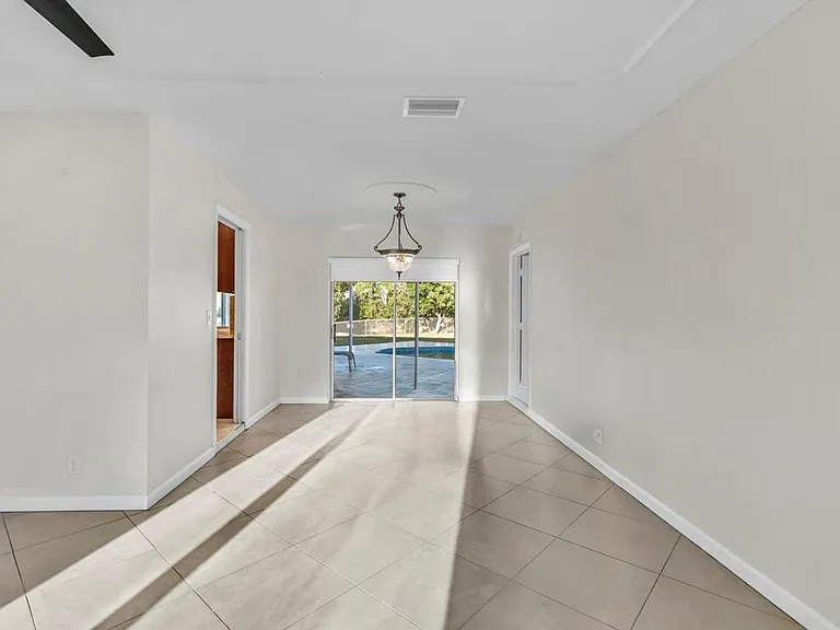 290 NW 65th Ave — Photo 5