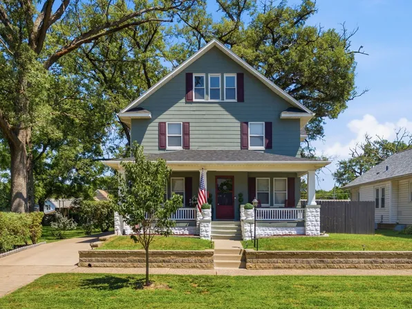 1022 24th St, Moline, IL 61265