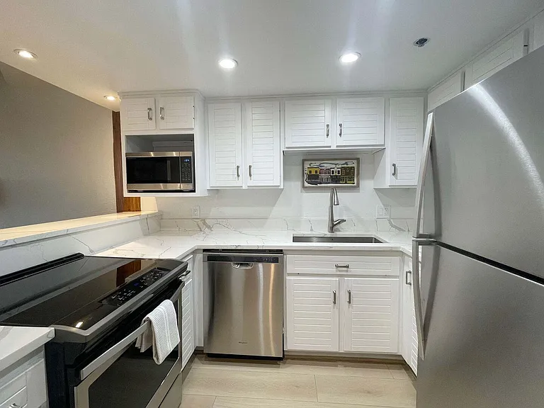 1485 Empire Ave #502 — Photo 5
