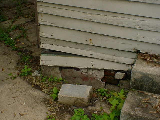 2nd image of 1310 N Tecumseh St
