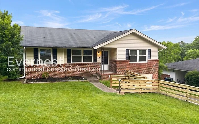 317 Westwood Dr — Photo 1