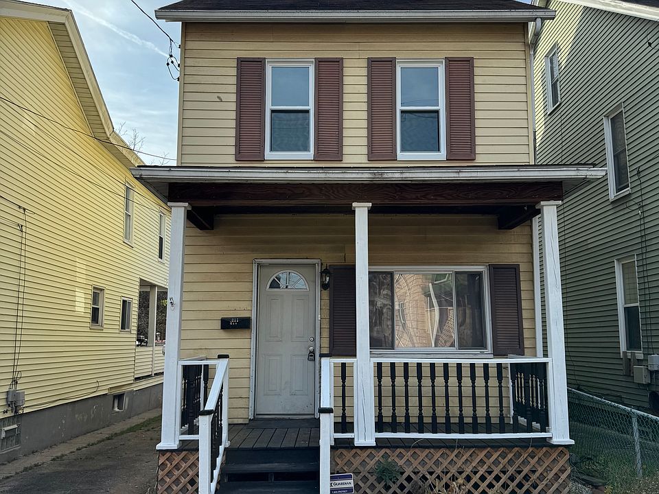 1st image of 211 Railroad Ave #3