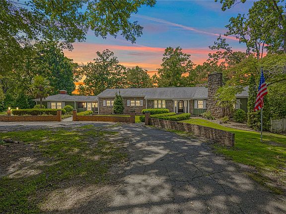 4th image of 111 Mountain View Dr