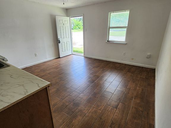 5th image of 2520 Hewes Ave #C
