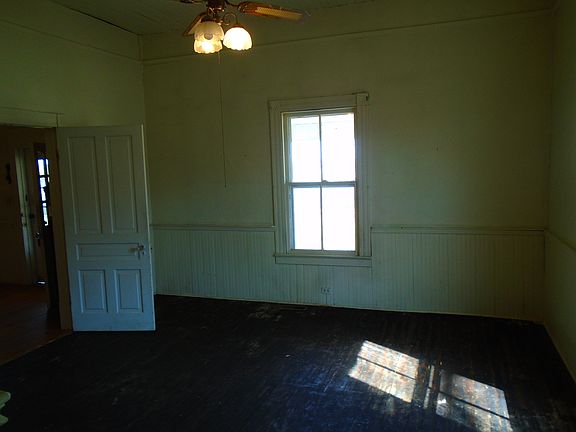 5th image of 3869 Woodlawn St
