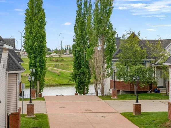 8 S Prestwick Pond Ter SE #219, Calgary, AB T2Z 4P3