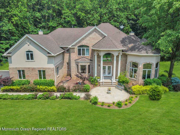 5 Kaiser Court, Morganville, NJ 07751