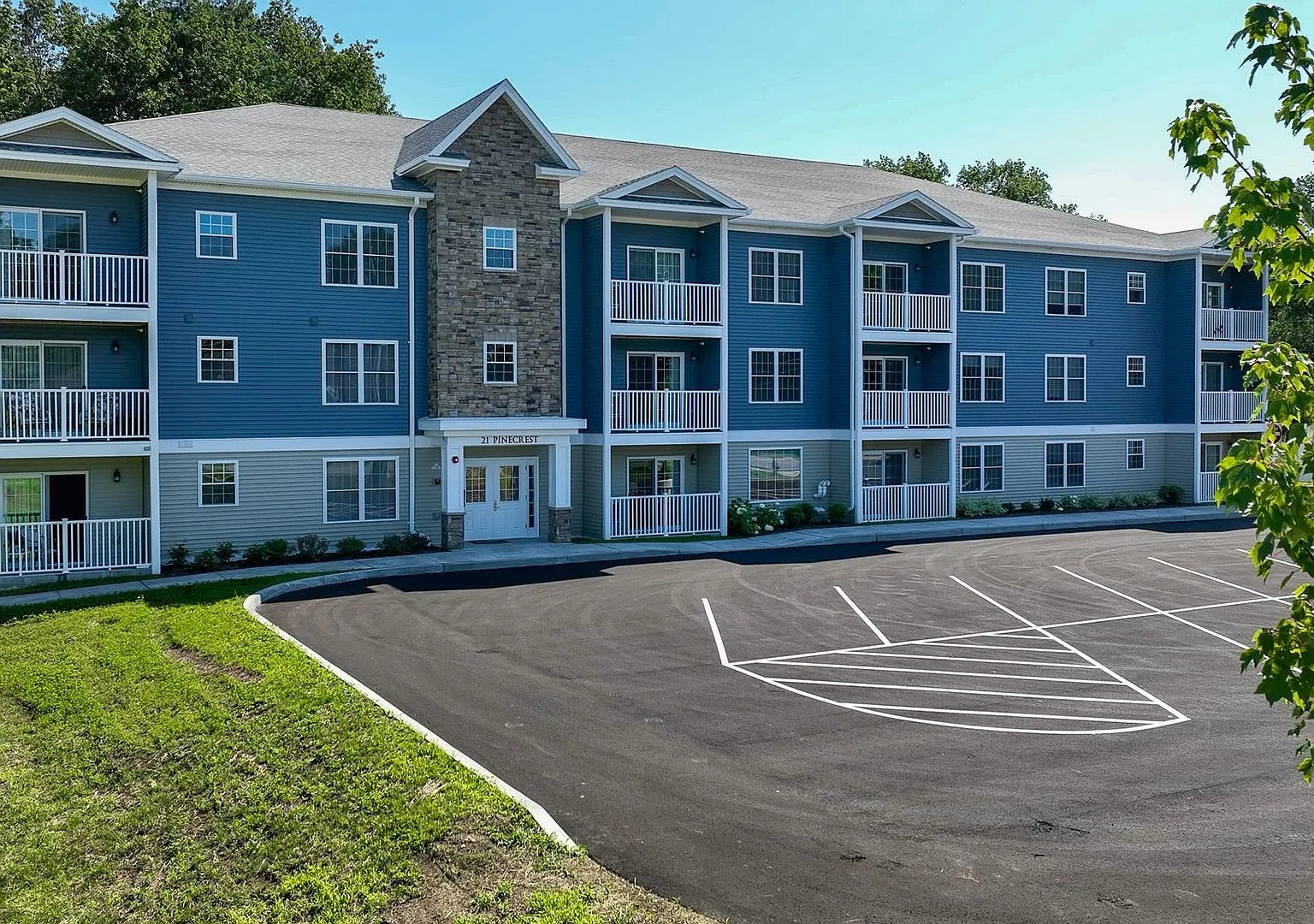 2 bed, 2 bath independent senior living (55+ years of age) heat, hot water, & electricity included — Photo 2