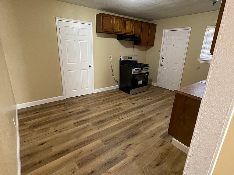 525 Royal Ave — Photo 13
