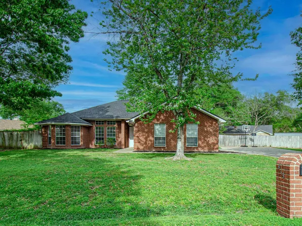 413 Rose St, Chandler, TX 75758