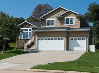 1910 Winterpark Pl, Coralville, IA 52241