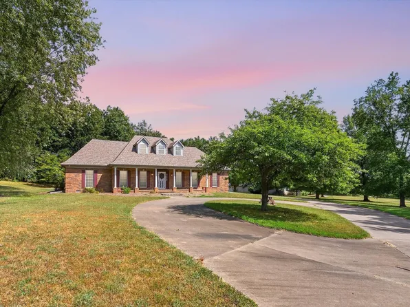 2065 E Thornridge Circle, Bolivar, MO 65613