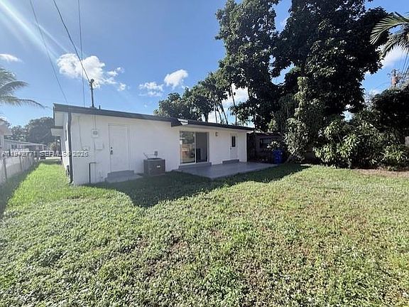3rd image of 275 NE 173rd St N
