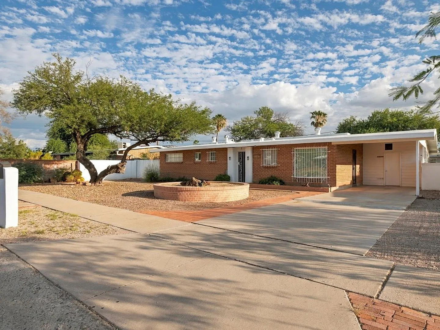 Spacious 3-Bedroom Home Near Shopping centers, Mall and Restaurants! — Photo 2