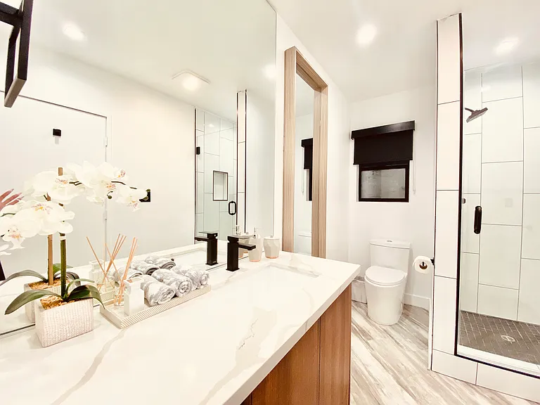 230 S Carondelet St #I — Photo 5