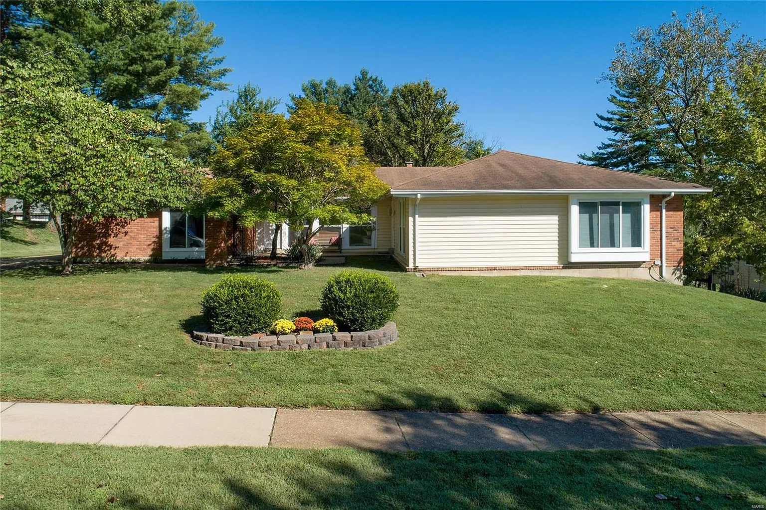 614 Spring Meadows Dr photo 1