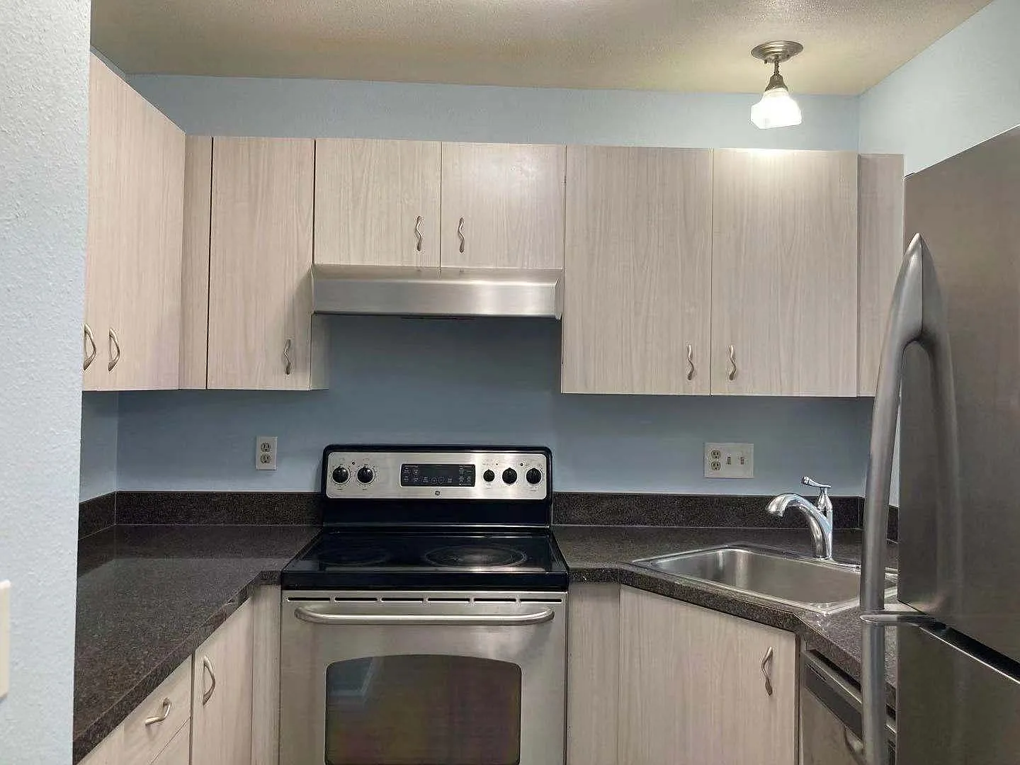 2 bed, 1.5 bath, 980 sqft, $2,145 — Photo 1