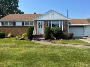 56 Park Forest Dr, Williamsville, NY 14221