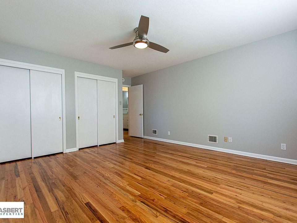 Large primary bedroom
