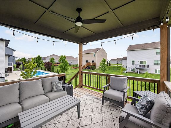 3rd image of 855 Sandstone Point