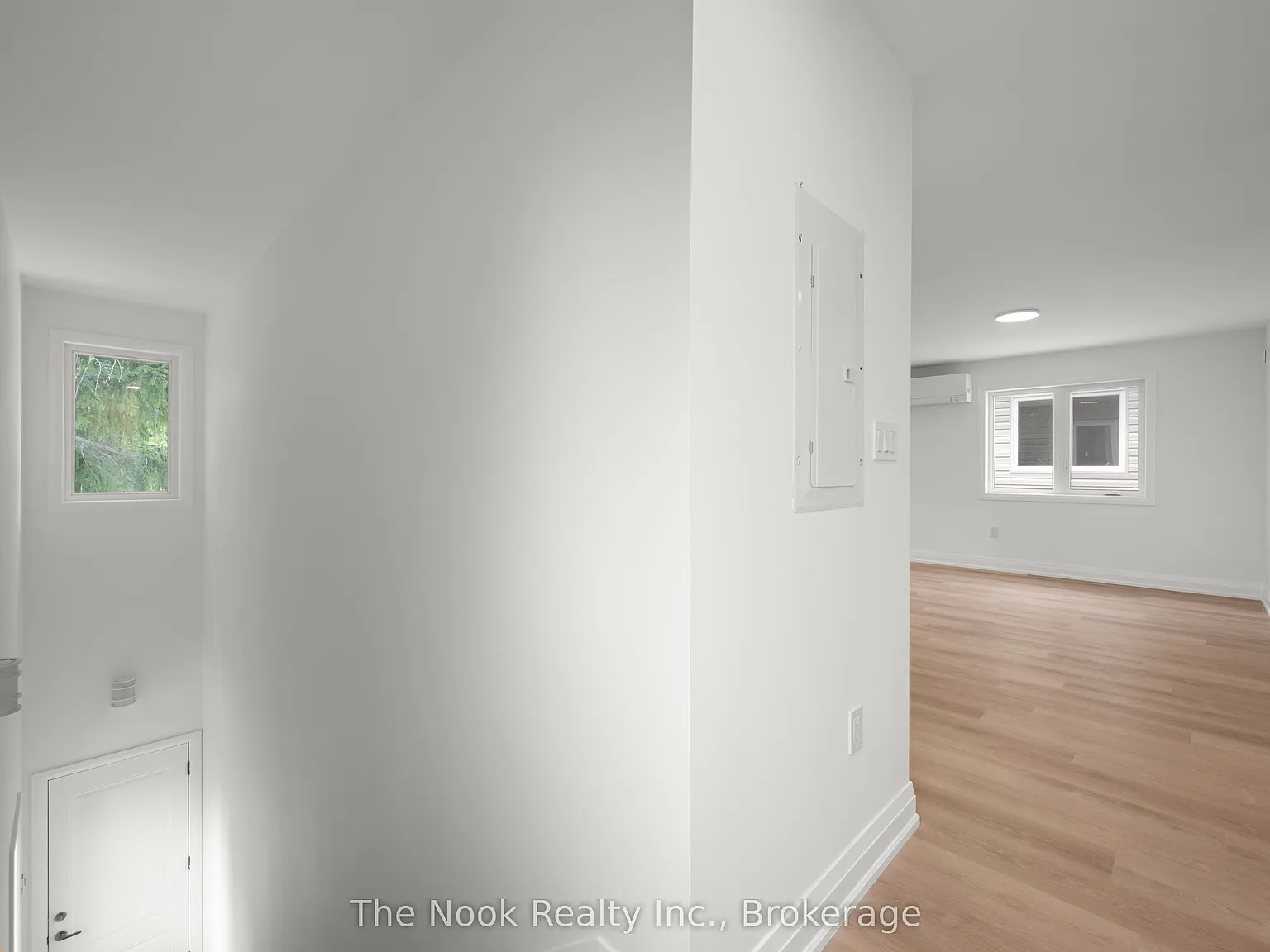 403 Thornton Rd N — Photo 2