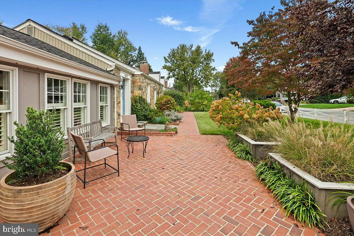 4 bed, 3.0 bath, 2008 sqft, $7,000 — Photo 3