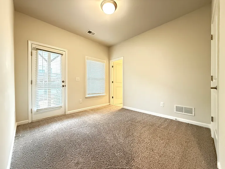 3756 Davis Cir — Photo 5