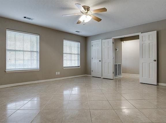 5th image of 515 Towne Pl