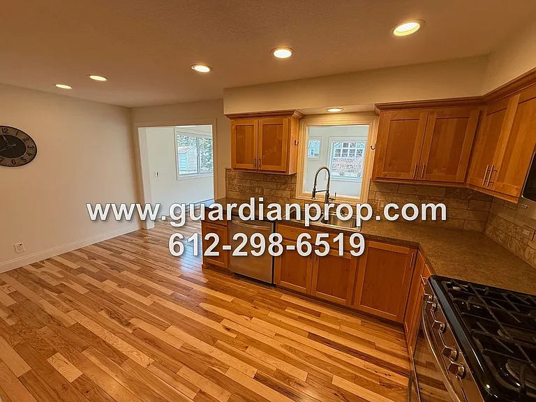 2202 Saint Croix St — Photo 4