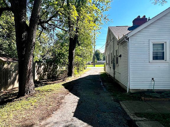 4th image of 4815 Greenwood Rd