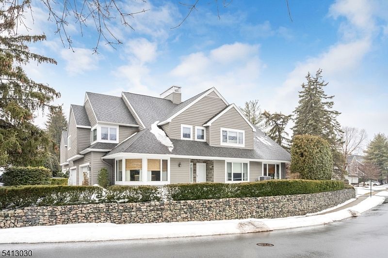 1st image of 122 Brewster Rd