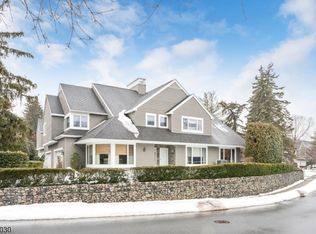 122 Brewster Rd, Wyckoff, NJ 07481