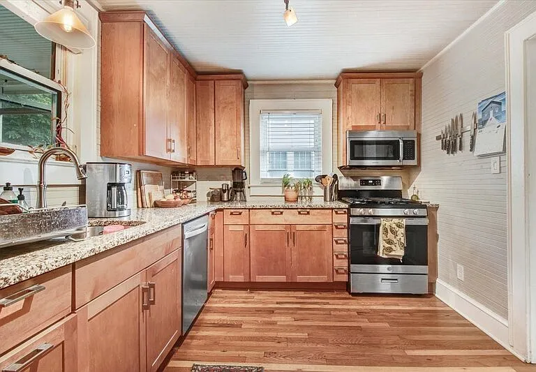 510 Carlton Ave — Photo 8