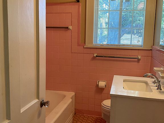4th image of 3217 Fairfield Ave #3217
