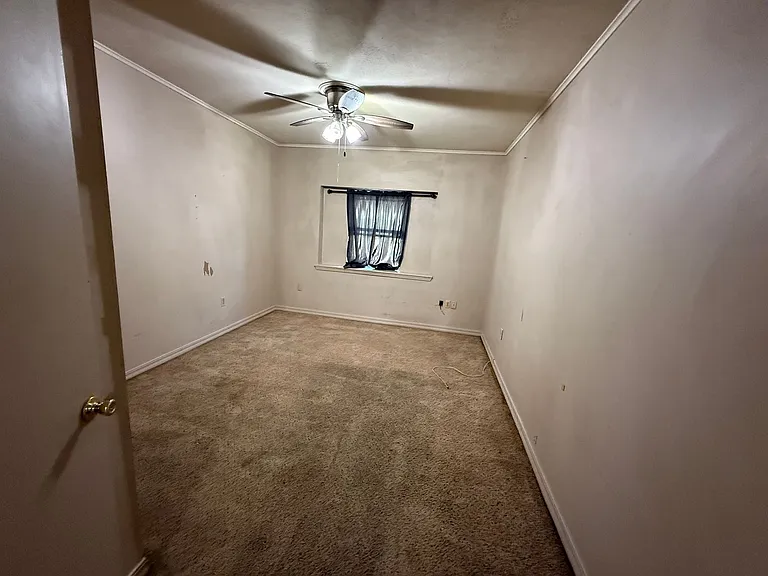 428 W Locust St — Photo 10