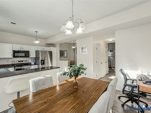 4th image of 2920 Queensland Dr