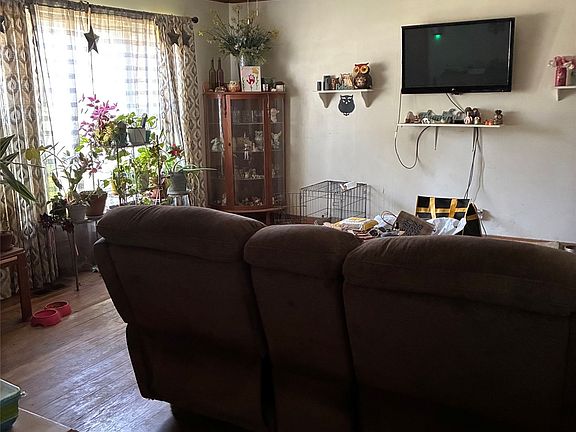 4th image of 2509 S Irvington Ave