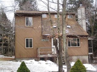 1009 Ridge Dr, Newfoundland, PA 18445